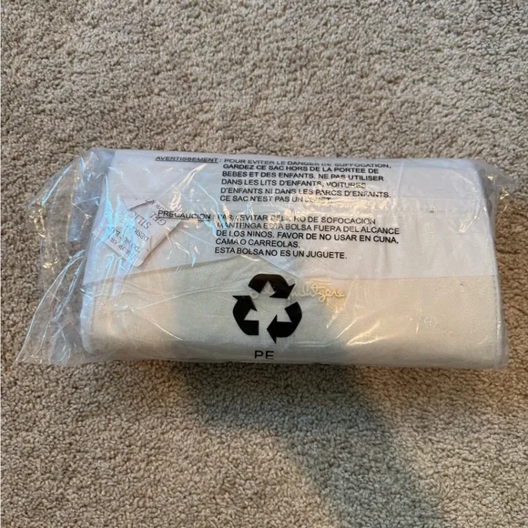 Lilly Pulitzer Cream Clutch with Floral Detail - Picture 3 of 3